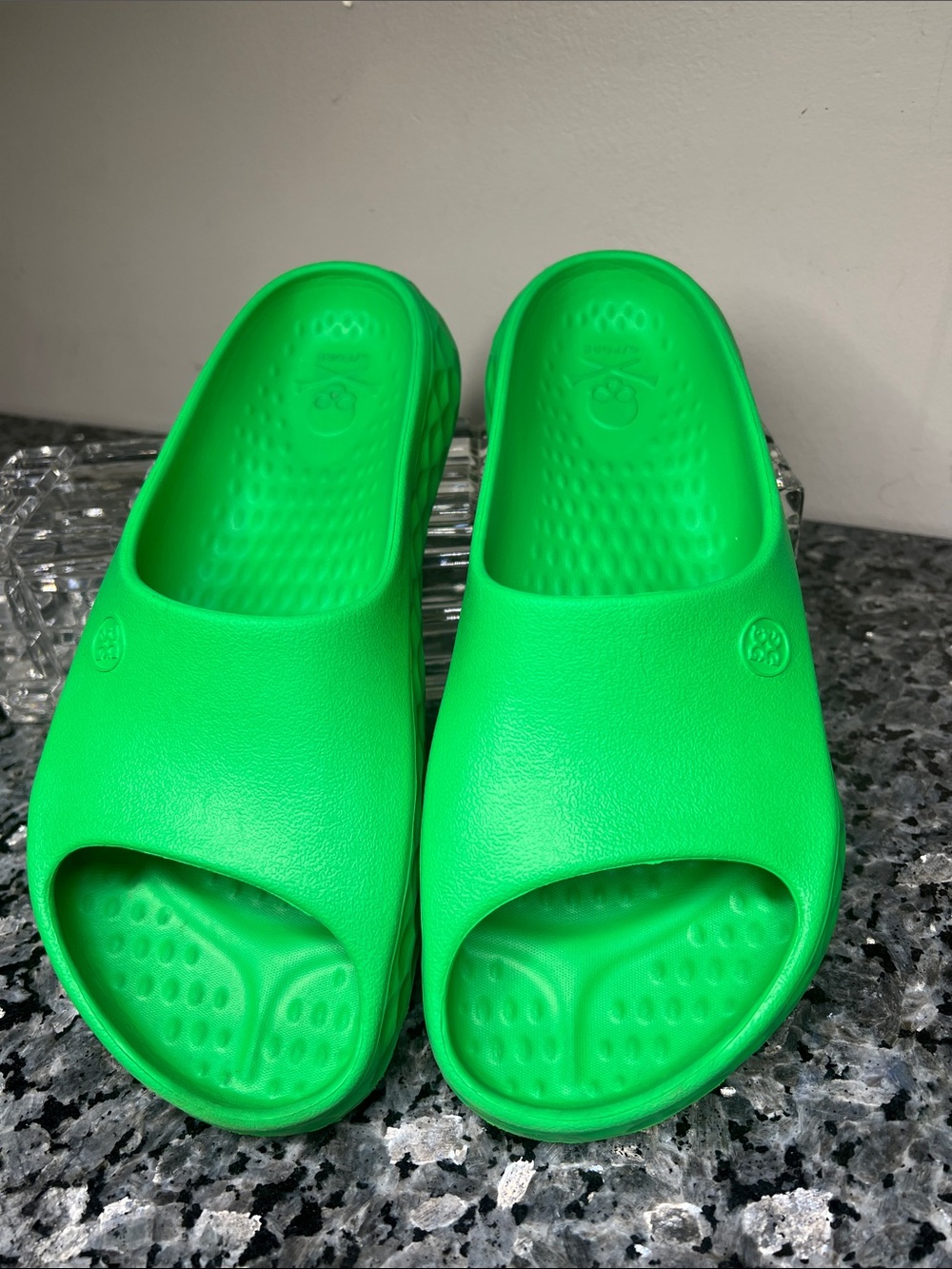G/FORE G/Slide W10/M8 Street Shoes Bright Green Ruber Slides Sandals - Picture 2 of 6